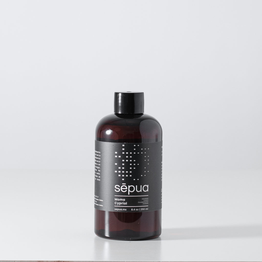 Repuesto de Aroma para Difusor, Momo Cypriol (250ml) - Esencia Amaderada Inspirada en Santal 33